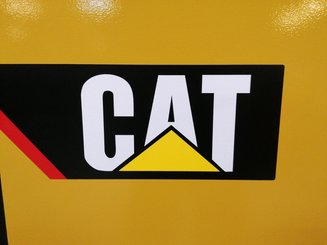Empilhador retráctil Caterpillar NR16N