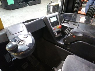 Empilhador retráctil Caterpillar NR16N