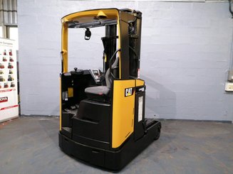 Empilhador retráctil Caterpillar NR16N - 1