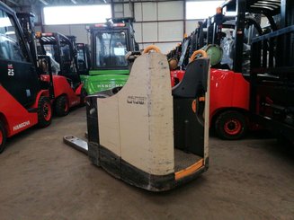 Porta-paletes eléctrico com condutor a pé Crown WT3040 - 4