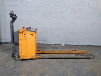 Porta-paletes eléctrico com condutor a pé OMG 330K