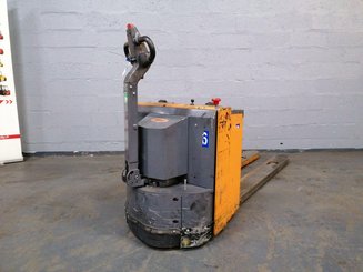 Porta-paletes eléctrico com condutor a pé OMG 330K