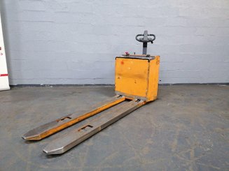 Porta-paletes eléctrico com condutor a pé OMG 330K