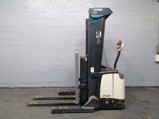 Levantador com braços circundantes Crown SHR5520-1.1