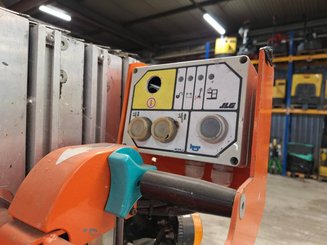 Plataforma com mastro vertical JLG TOUCAN DUO