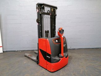 Stacker com condutor a pé Fenwick L14 - 1