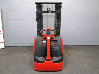 Stacker com condutor a pé Fenwick L14 - 2