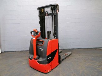 Stacker com condutor a pé Fenwick L14 - 3