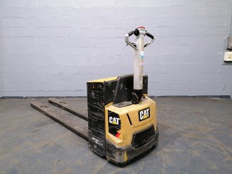 Porta-paletes eléctrico com condutor a pé Caterpillar NPP20N2