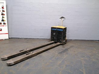 Porta-paletes eléctrico com condutor a pé Caterpillar NPP20N2