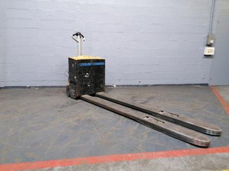 Porta-paletes eléctrico com condutor a pé Caterpillar NPP20N2