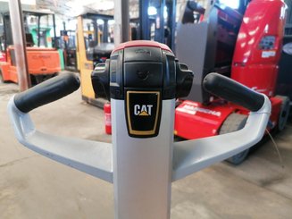 Porta-paletes eléctrico com condutor a pé Caterpillar NPP20N2