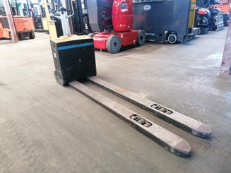 Porta-paletes eléctrico com condutor a pé Caterpillar NPP20N2