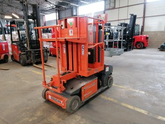 Plataforma com mastro vertical JLG TOUCAN DUO