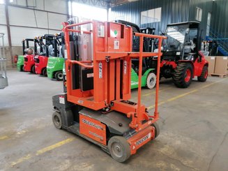 Plataforma com mastro vertical JLG TOUCAN DUO