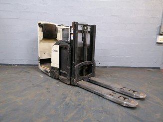 Stacker com condutor transportado Crown DT3040 - 6