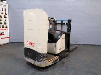 Stacker com condutor transportado Crown DT3040 - 4