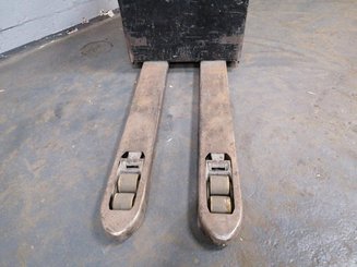 Porta-paletes eléctrico com condutor transportado Caterpillar NPV20N2 - 7