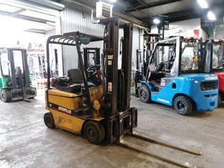 Empilhador de contrapeso 4 rodas Caterpillar EP16K - 2