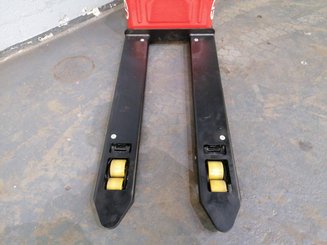 Porta-paletes eléctrico com condutor a pé EP EPT12-EZ PRO - 7