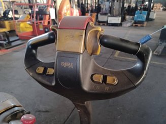 Stacker com condutor a pé Yale MS12 - 5