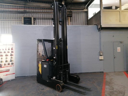 Empilhador retráctil Caterpillar NR20N2H - 1