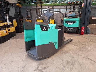 Porta-paletes eléctrico com condutor transportado Mitsubishi PBF25N3R MITSUBISHI