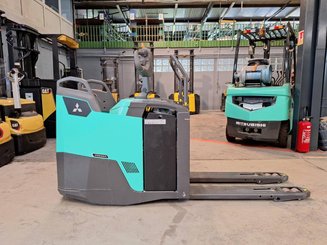 Porta-paletes eléctrico com condutor transportado Mitsubishi PBF25N3R MITSUBISHI