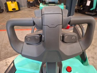Porta-paletes eléctrico com condutor transportado Mitsubishi PBF25N3R MITSUBISHI