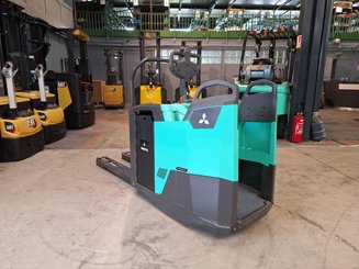 Porta-paletes eléctrico com condutor transportado Mitsubishi PBF25N3R MITSUBISHI