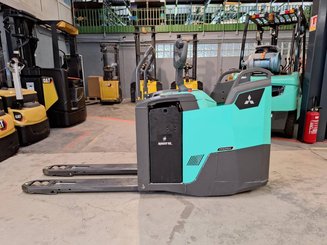 Porta-paletes eléctrico com condutor transportado Mitsubishi PBF25N3R MITSUBISHI