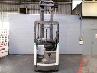 Empilhador retráctil UniCarriers COMPACT UND140 - 3