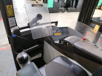 Empilhador retráctil UniCarriers COMPACT UND140 - 9
