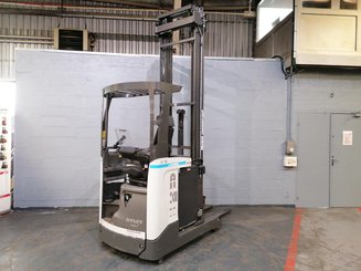 Empilhador retráctil UniCarriers COMPACT UND140 - 4