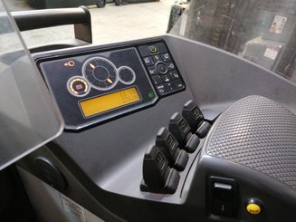Empilhador retráctil UniCarriers COMPACT UND140 - 10