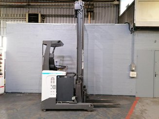 Empilhador retráctil UniCarriers COMPACT UND140 - 5