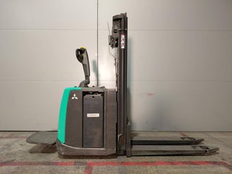 Levantador com plataforma dobrável Mitsubishi SBV12P - 5