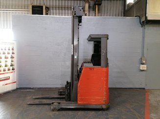 Empilhador retráctil Nissan UNS 160 - 4