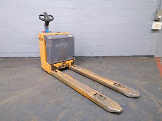 Porta-paletes eléctrico com condutor a pé OMG 330K - 6