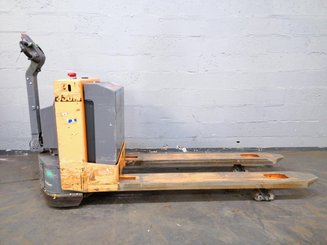 Porta-paletes eléctrico com condutor a pé OMG 330K - 1