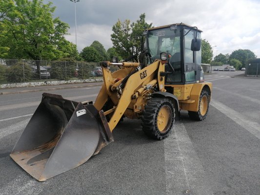 Loader articulada Caterpillar 904B - 1
