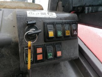 Carreta elevadora todo terreno Manitou MC60 - 10