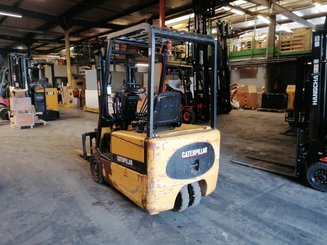 Empilhador de contrapeso 3 rodas Caterpillar EP16 KT - 2