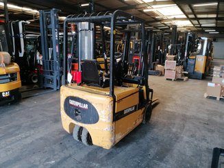 Empilhador de contrapeso 3 rodas Caterpillar EP16 KT - 1