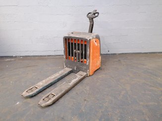 Porta-paletes eléctrico com condutor a pé OMG 316KN - 1