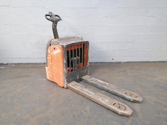 Porta-paletes eléctrico com condutor a pé OMG 316KN - 6