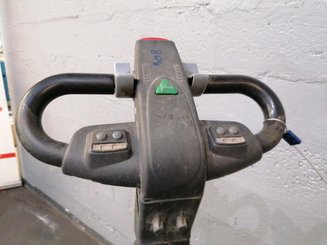 Porta-paletes eléctrico com condutor a pé OMG 316KN - 8