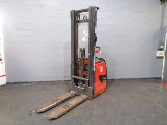 Stacker com condutor a pé Fenwick L16AP - 1