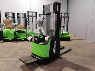 Stacker com condutor transportado Hangcha CDD16-AC1S-I - 1