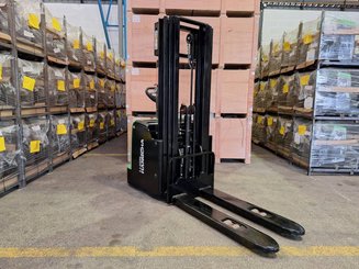 Stacker com condutor a pé Hangcha CDD16-AC1-LI